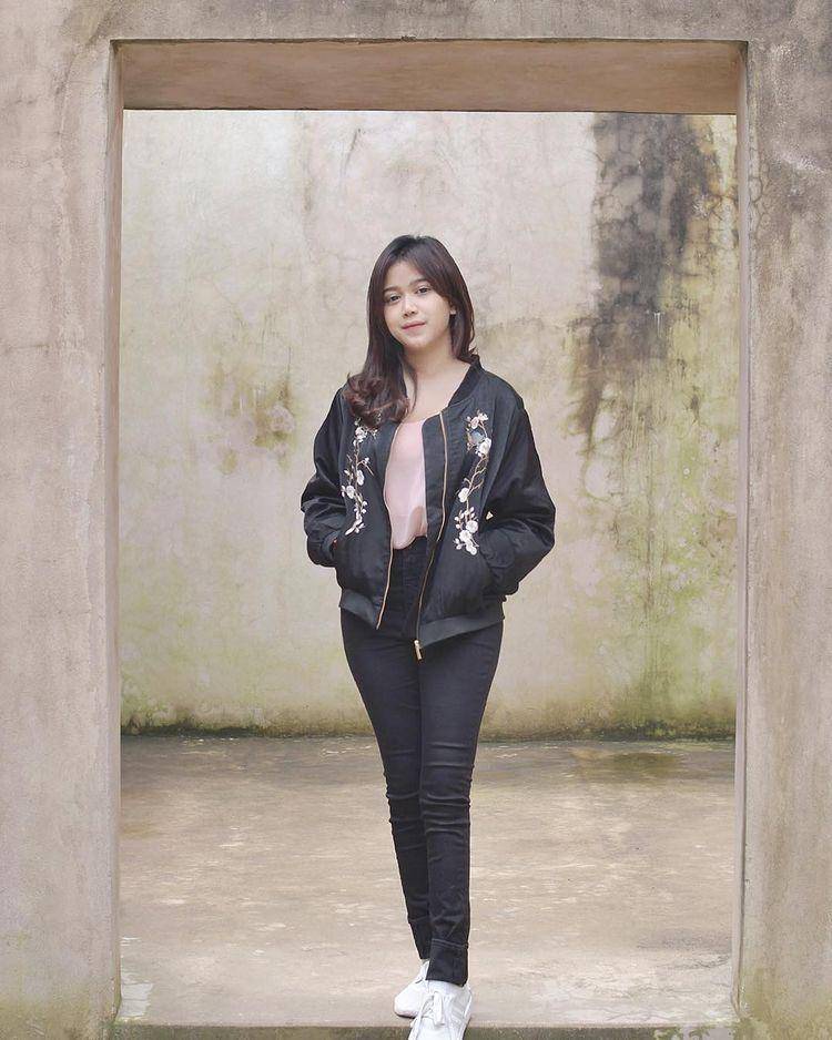 outfit chic ala Brisia Jodie (instagram.com/brisiajodie96)