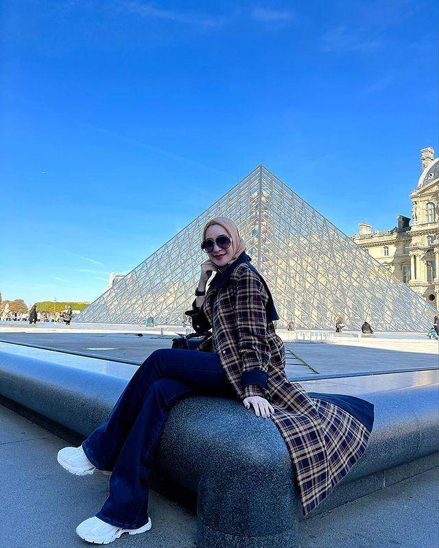 liburan Erin Taulany di Paris (instagram.com/erintaulany)