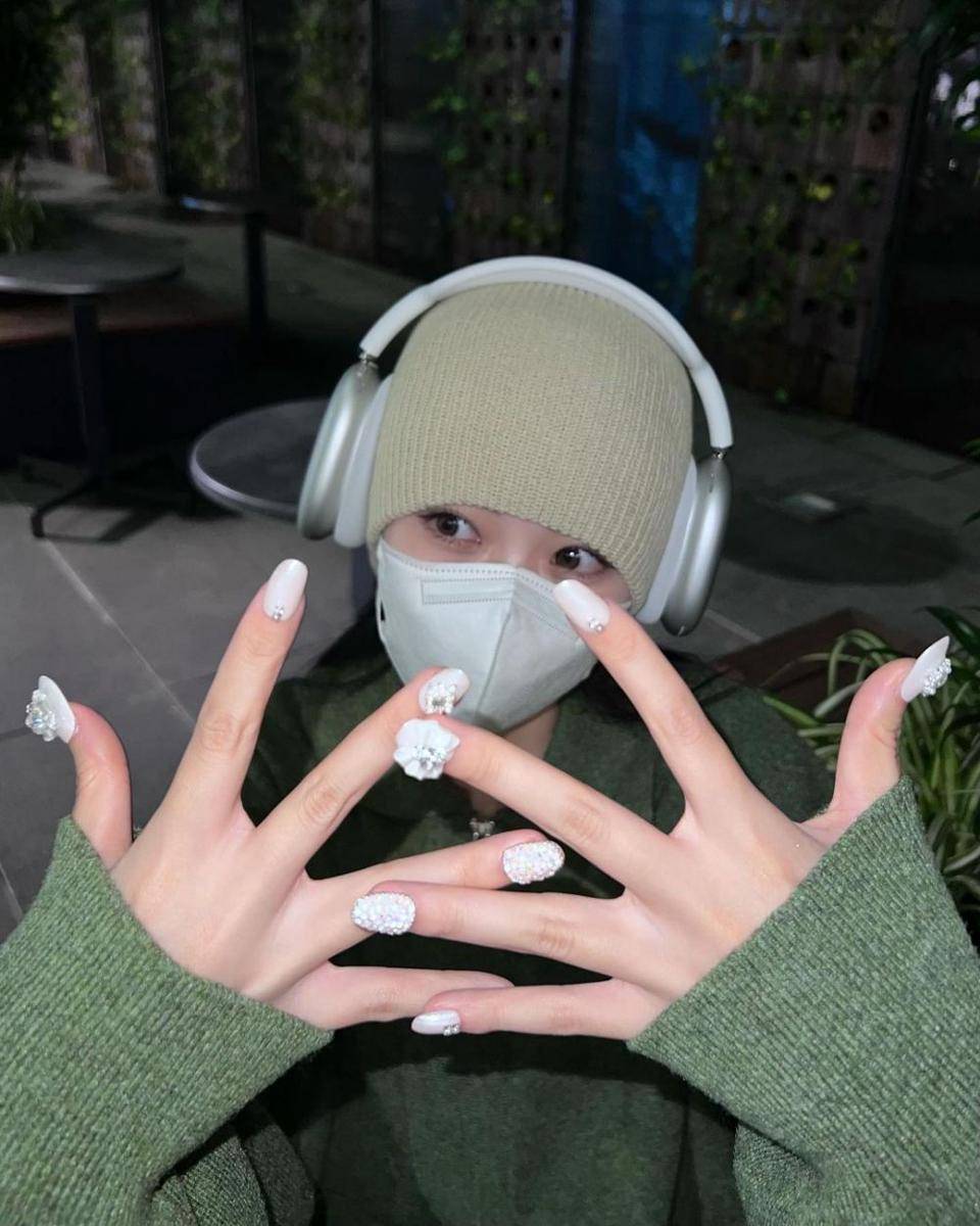 beanie headphone (Instagram.com/renaccchaaaan)
