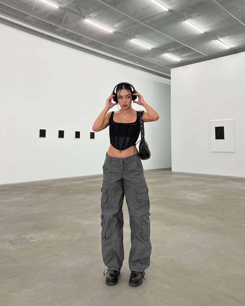 pose ootd (Instagram.com/suellensamara)