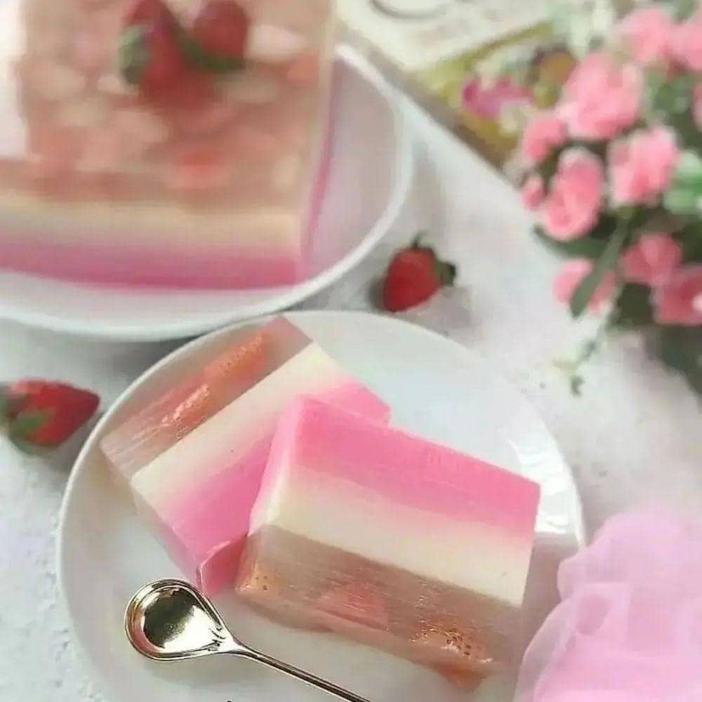 puding yogurt strawberry (instagram.com/juwitacc)