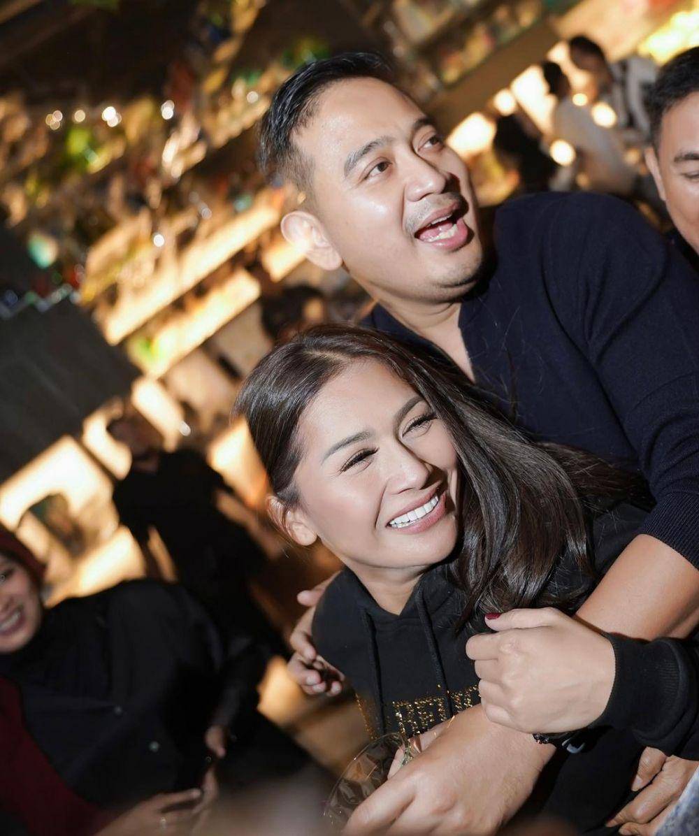 potret Tata Janeeta dan sang suami (instagram.com/tatajaneetaofficial)