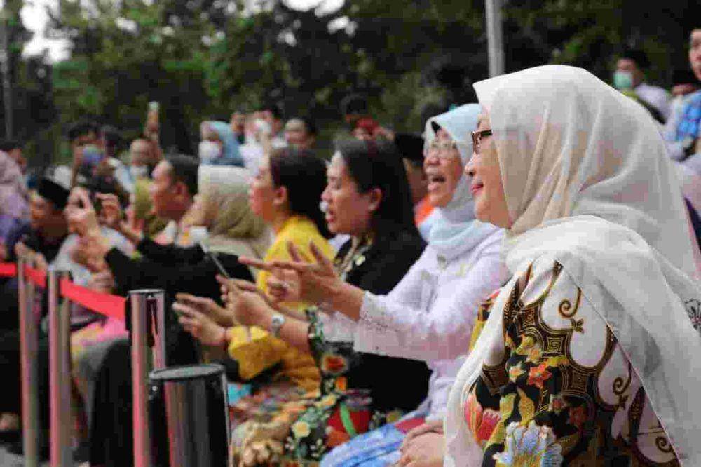 Gubernur DKI Jakarta Anies Baswedan dalam momentumperpisahan bersama seluruh Aparatur Sipil Negara (ASN) Pemprov DKI di Halaman Pendopo Balaikota, Jumat Sore (14/10)/dok Humas