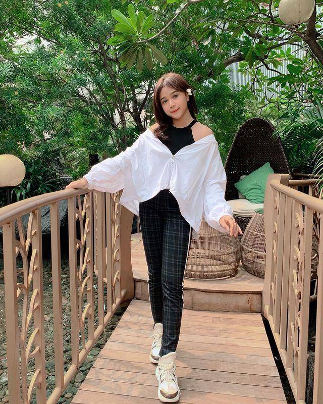 outfit chic ala Brisia Jodie (instagram.com/brisiajodie96)