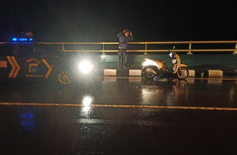 Scoopy Terparkir di Jembatan Srandakan, Pemiliknya Raib