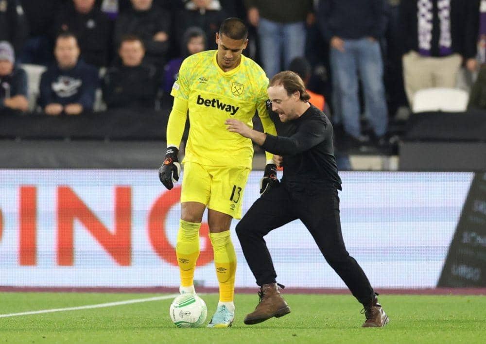 Keributan saat West Ham vs Anderlecht. (digisport.ro)