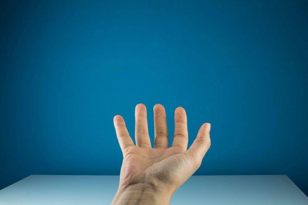 ilustrasi jari kaku karena trigger finger (pexels.com/Ricardo Utsumi)