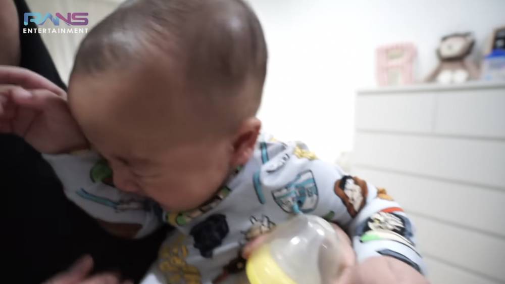 potret Rayyanza sedang sakit demam (YouTube.com/Rans Entertainment)