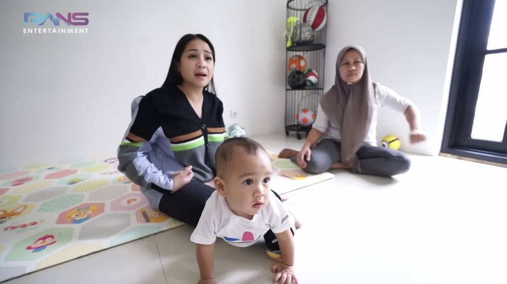 potret Rayyanza sedang sakit demam (YouTube.com/Rans Entertainment)
