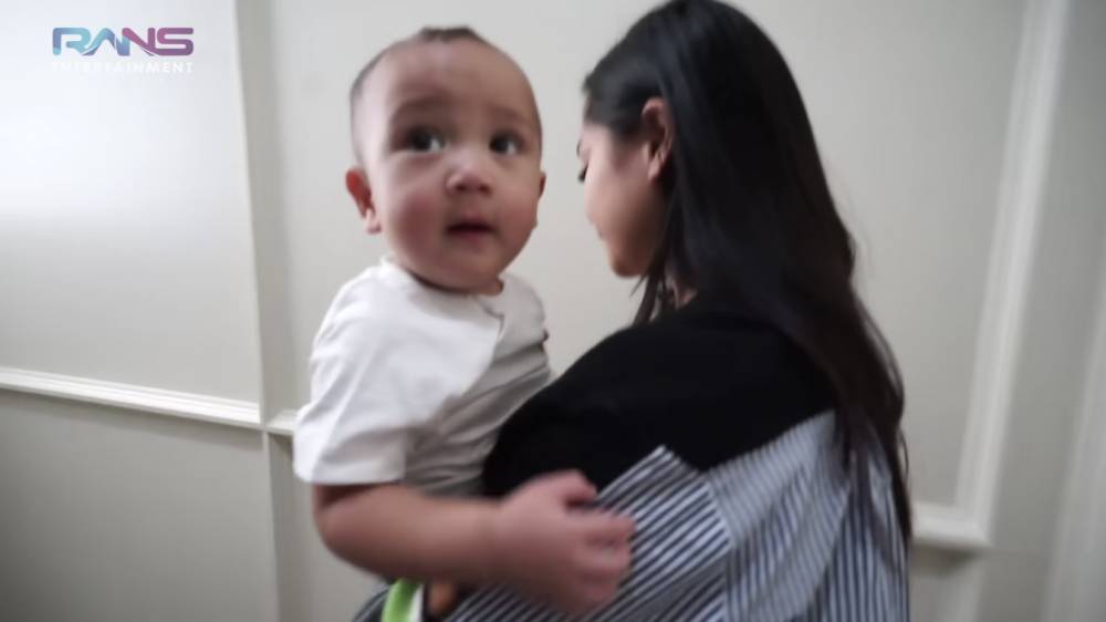 potret Rayyanza sedang sakit demam (YouTube.com/Rans Entertainment)
