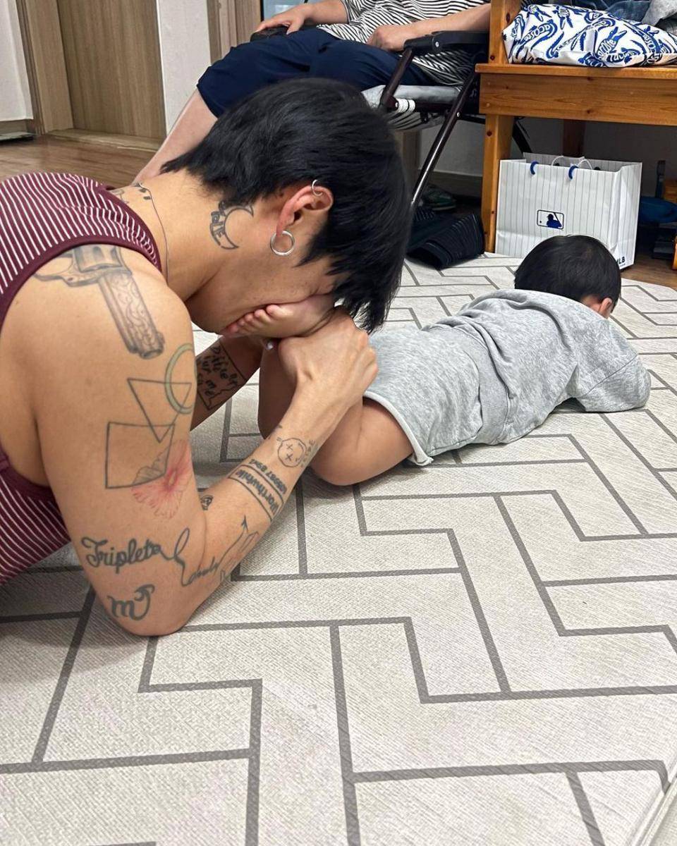 dony bersama keponakan (Instagram.com/_______youngmoney)