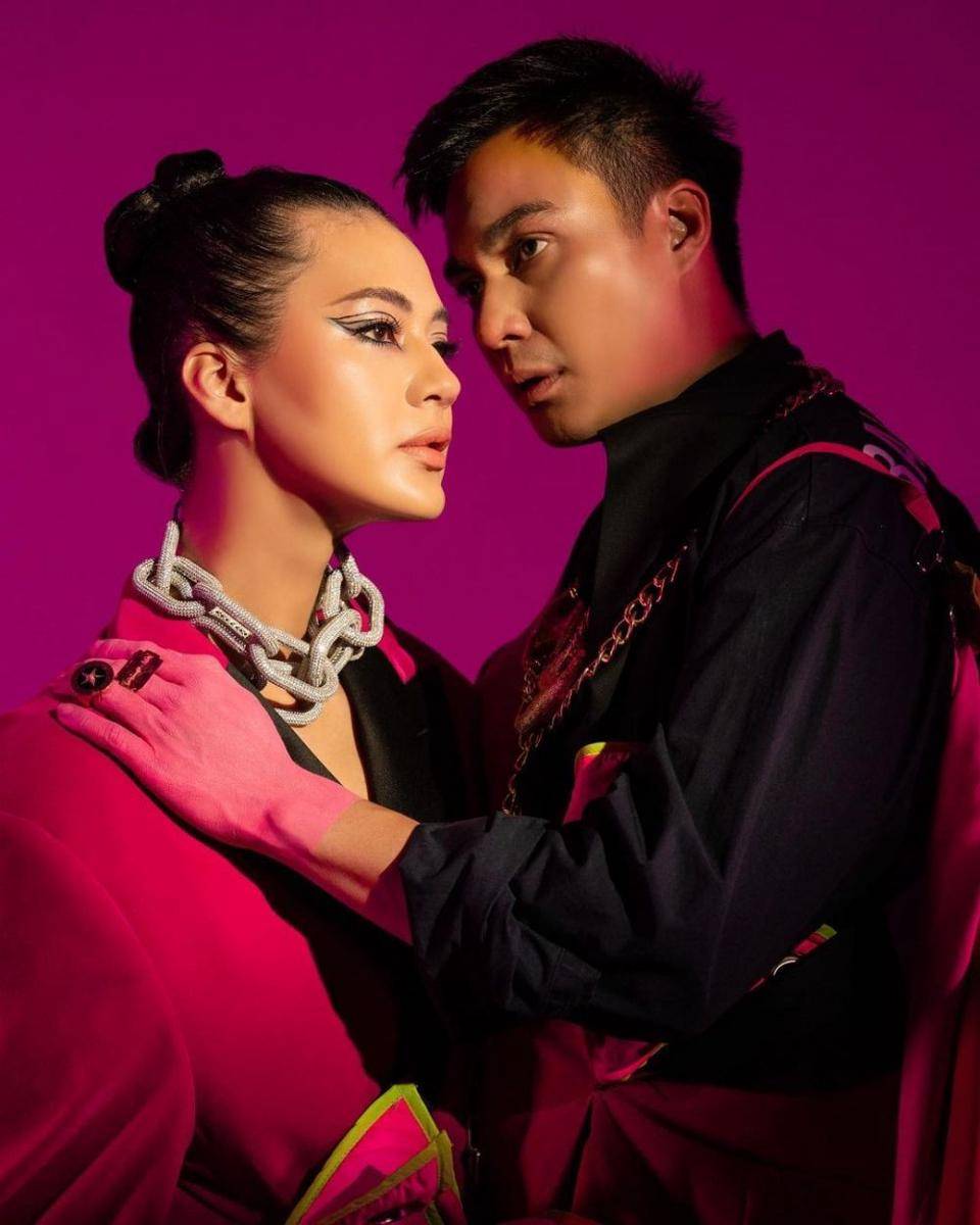 potret artis di photoshoot Abracadabra Caren Delano (@axioo via instagram.com/