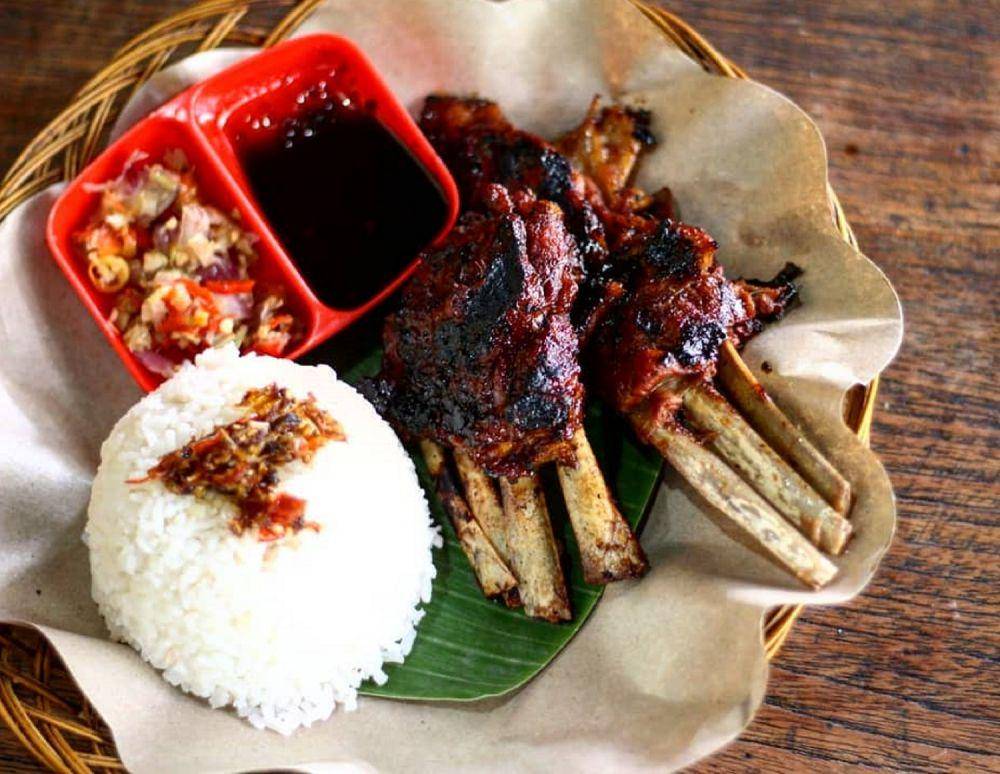 ilustrasi menu makanan di warung aji anom (instagram.com/momobinar)
