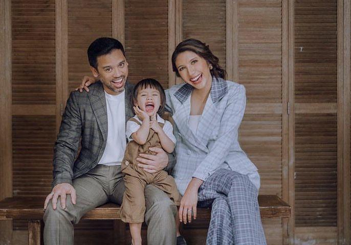 Acha Sinaga dan keluarga (instagram.com/achasinaga)