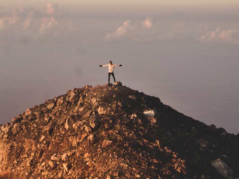 Gunung Ebulobo (instagram.com/epot_saputra)