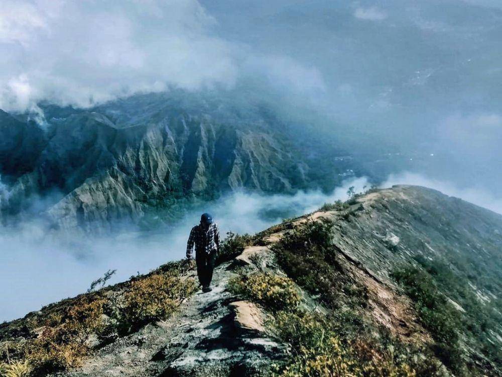 Gunung Inerie (instagram.com/abdul_kholiiq)