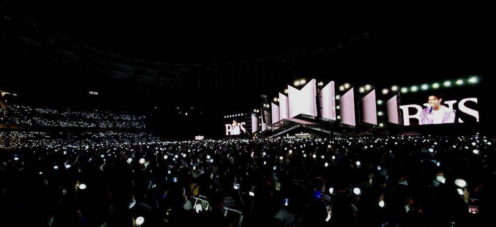 momen haru Army (twitter.com/bts_bighit)