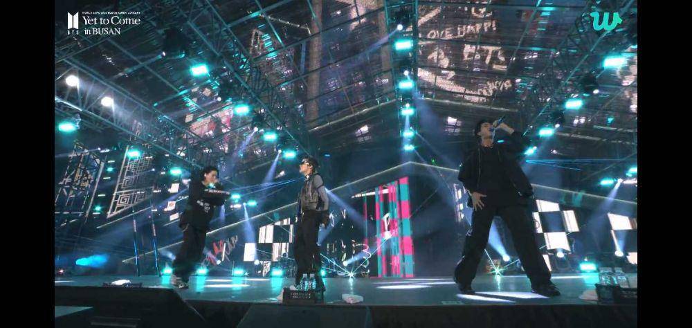 BTS bawakan lagu baru (dok.weverse/Yet To Come Concert)