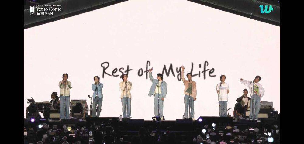 live streaming Weverse (dok.weverse/Yet To Come Concert)