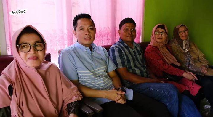 potret Dude Harlino ketemu pengasuh masa kecilnya (youtube.com/The Harlinos Story)
