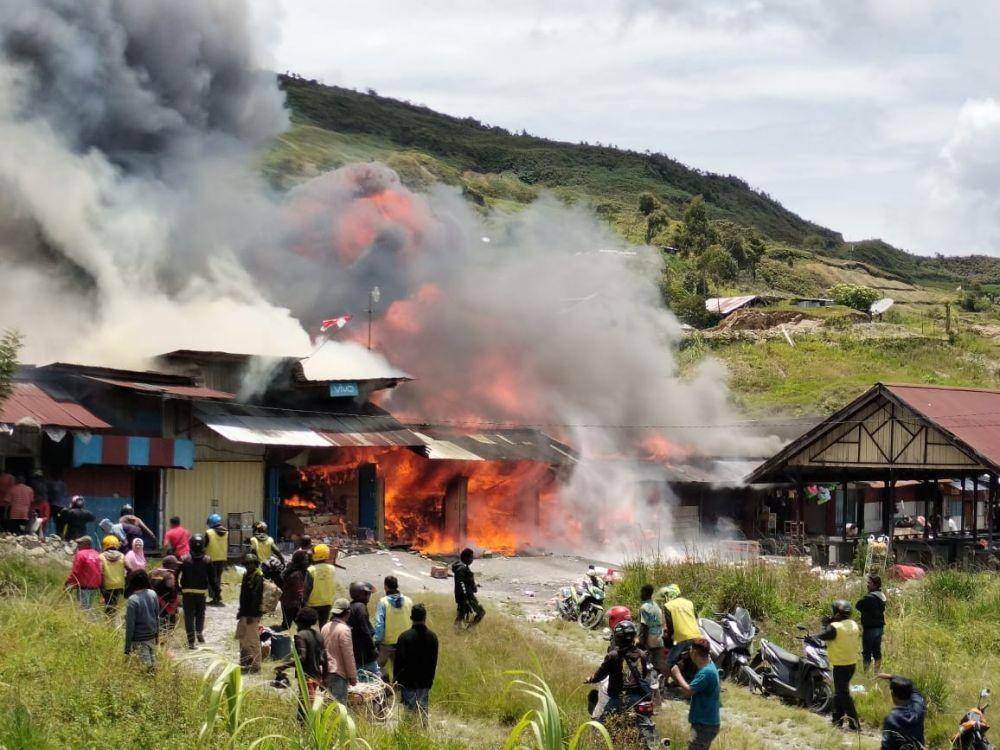 Suasana kebakaran puluhan kios dan ruko di pasar lama kota baru, Puncak Jaya, IDN Times/ Istimewa