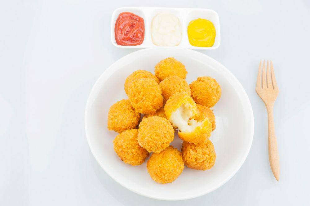potato balls (vecteezy.com/Srinrat Wuttichaikitcharoen)