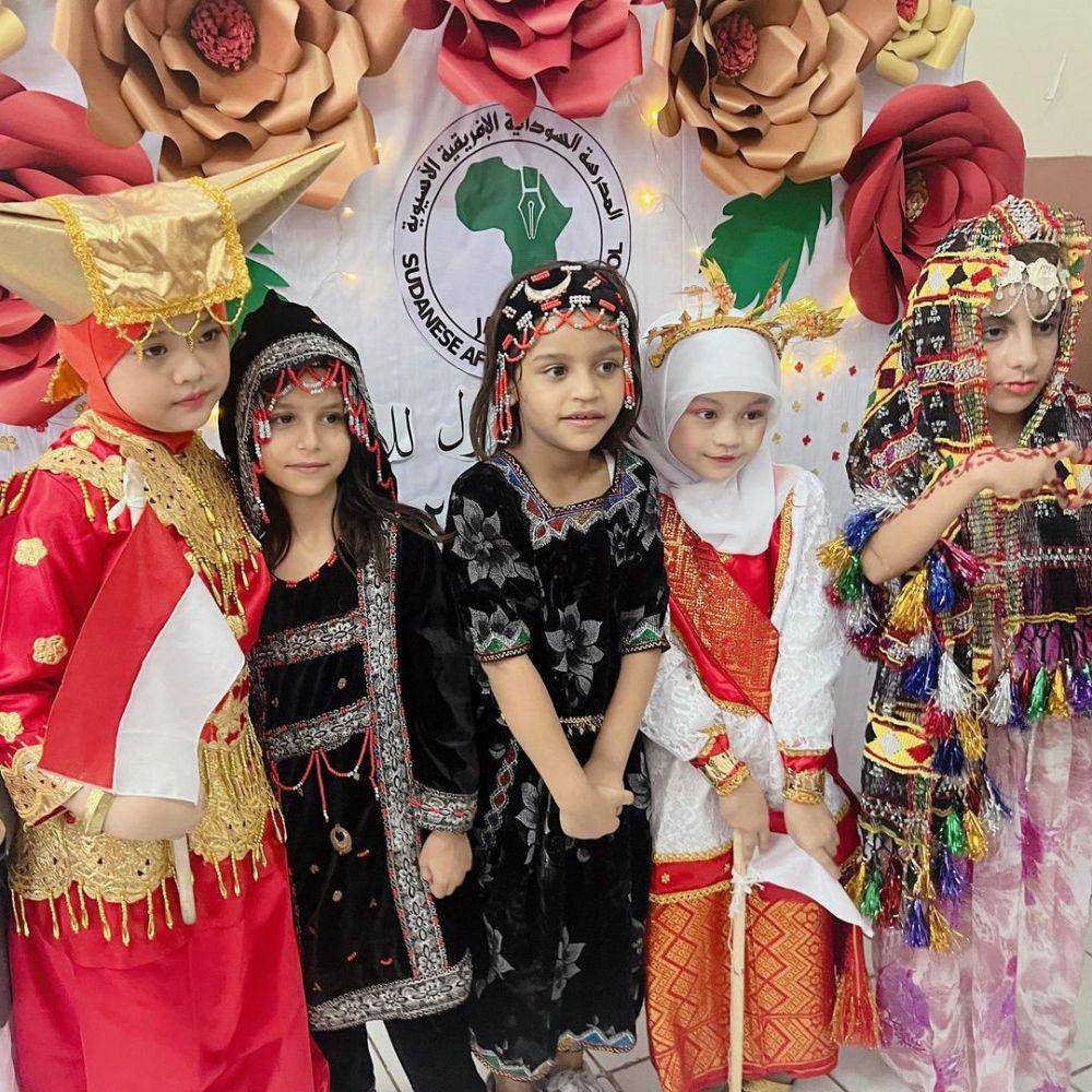 potret Maryam Nusaibah Abdullah pakai baju daerah (instagram.com/okisetianadewi)