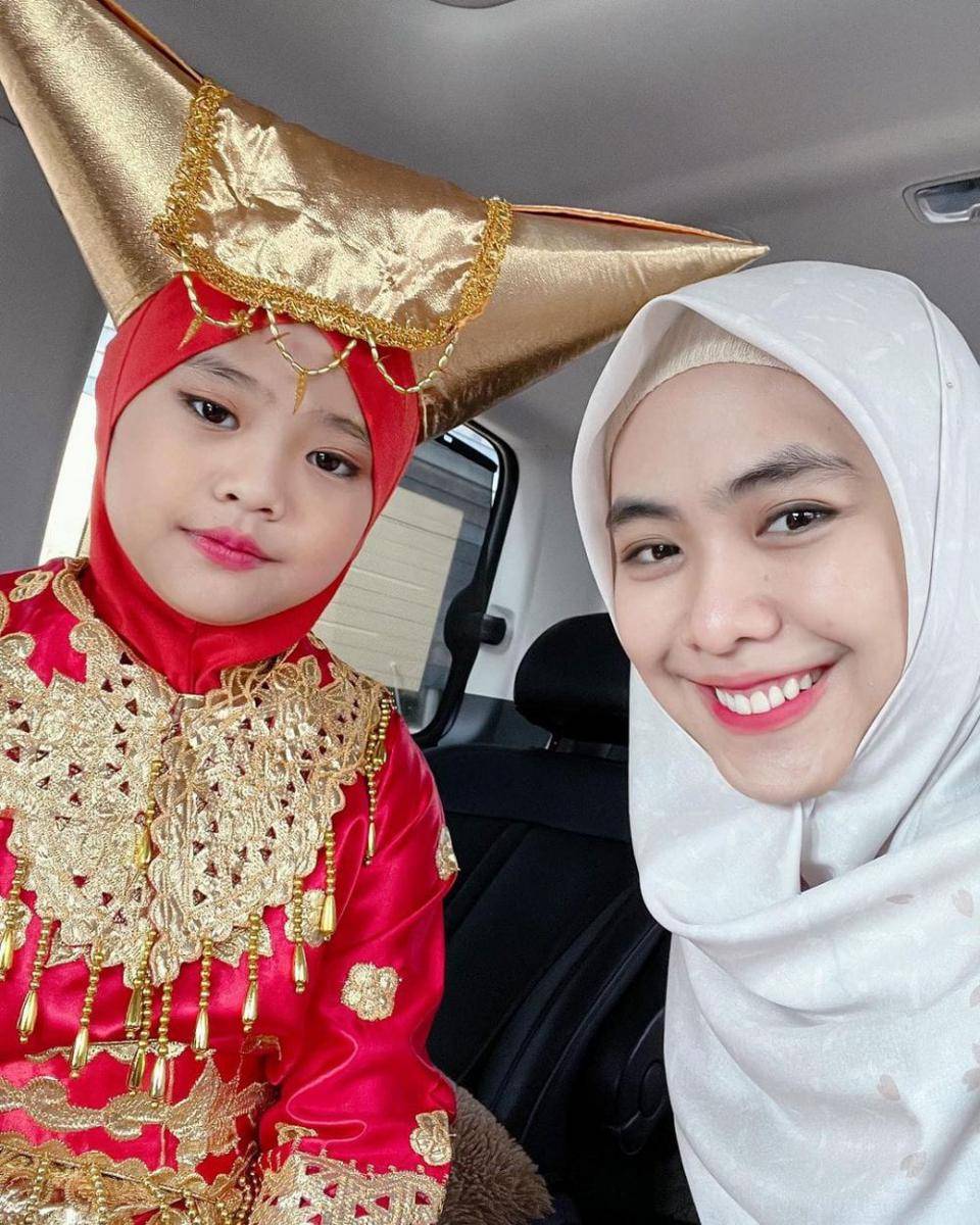 Oki Setiana Dewi dan Maryam Nusaibah Abdullah (instagram.com/maryam_nusaibah_abdullah)