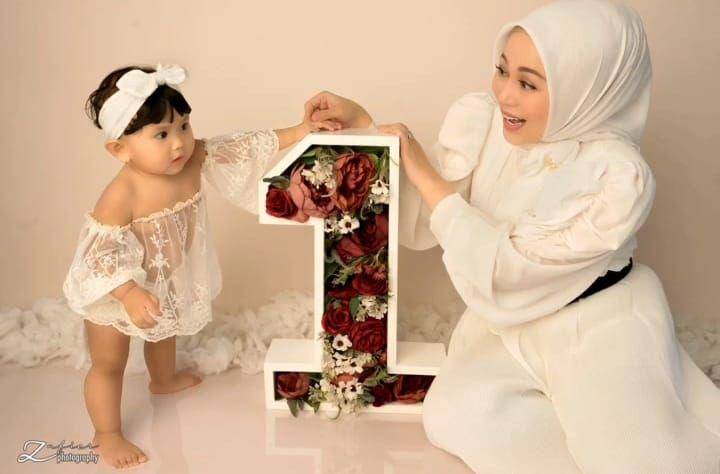 Shanty Denny dan buah hati (Zafier Photography via instagram.com/shantydenny)