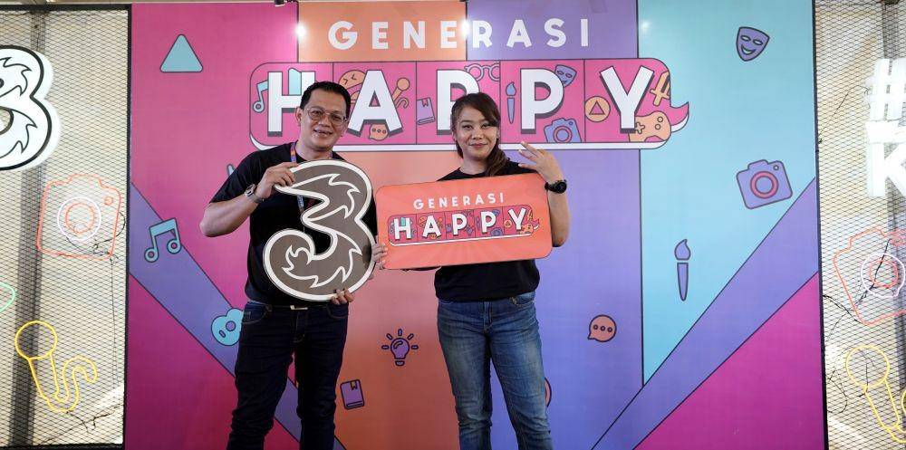 Robby Hikmat Permana, District Operation Head Sulawesi Tri dan Galuh Neftita, SVP-Head of Brand Marketing & Communications Tri dalam konferensi pers Festival Generasi Happy di Makassar (Dok. Tri)