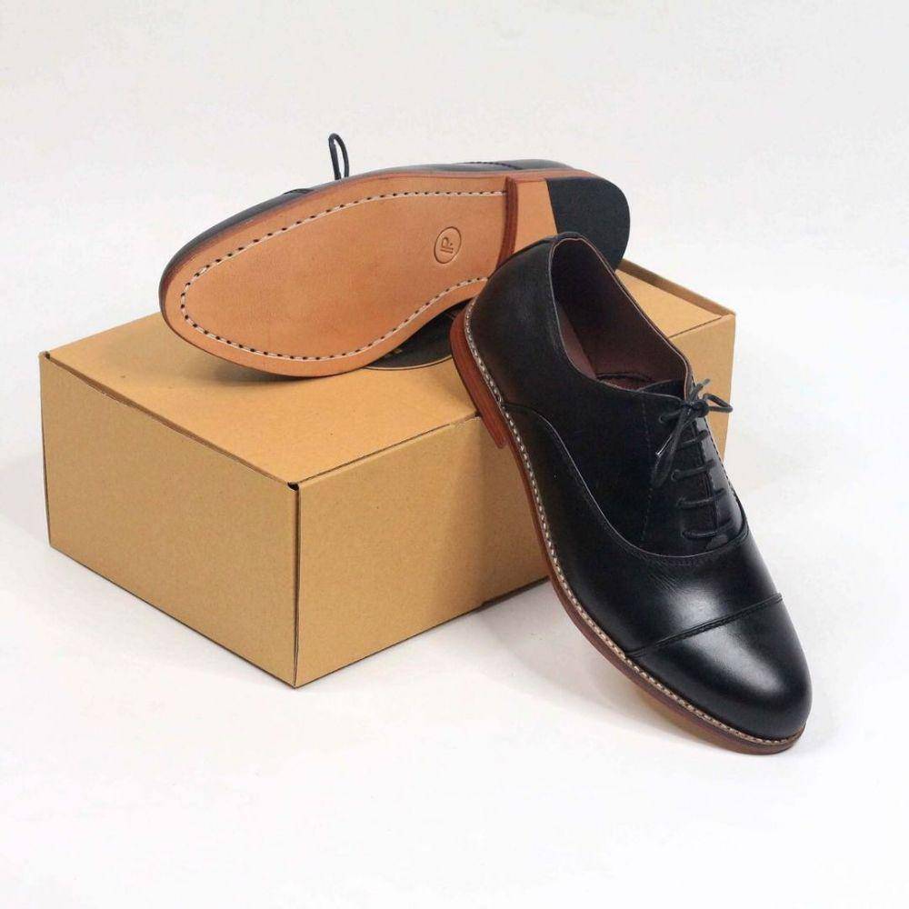 Portblue Shoes (instagram.com/portblueshoes)