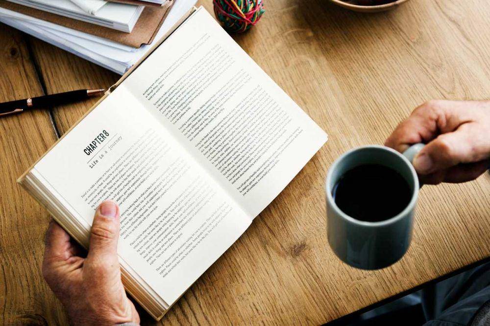 Ilustrasi membacu buku (Pixabay/StockSnap)