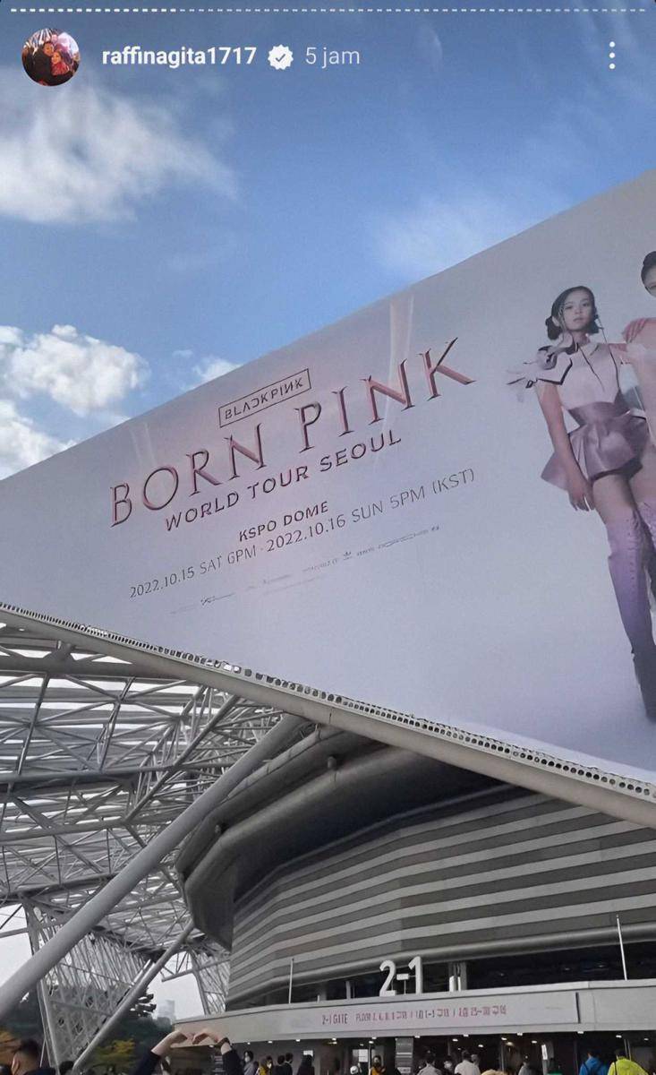 Nagita nonton BLACKPINK. (instagram.com/raffinagita1717)