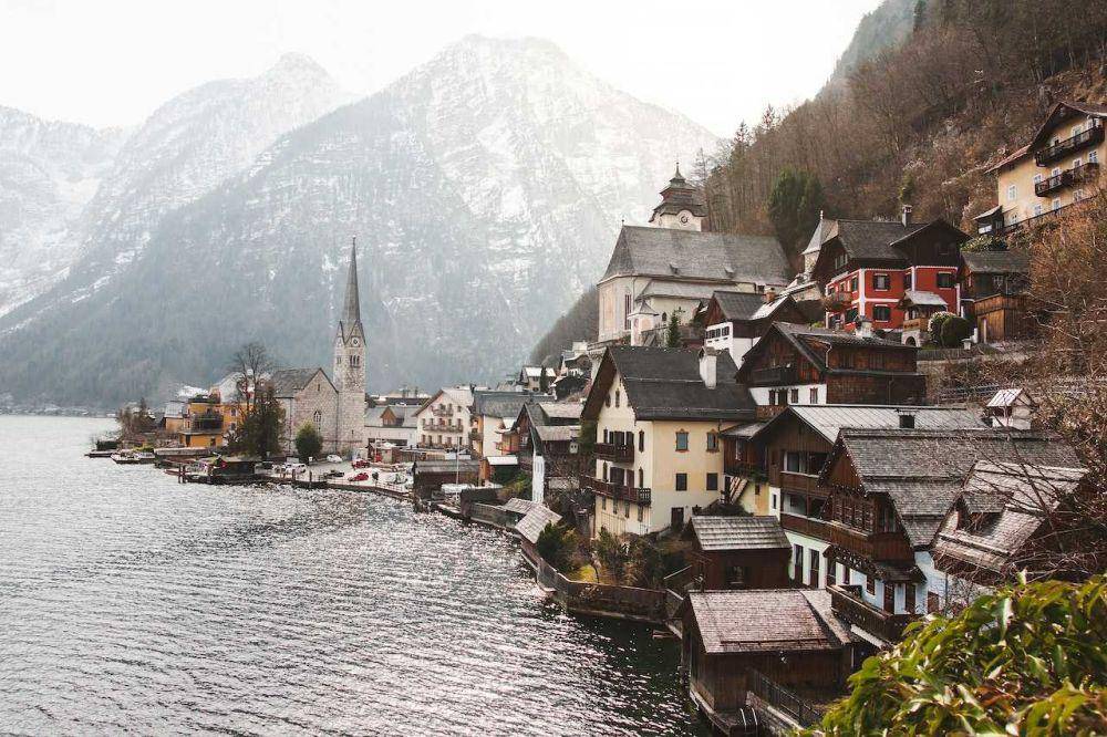 Ilustrasi Desa Hallstatt (pexels.com/fr3nks)