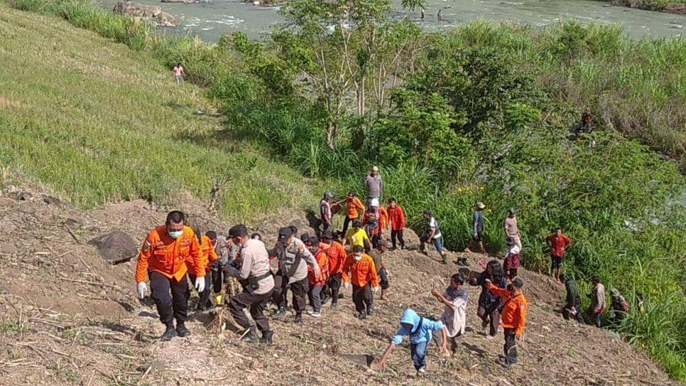 Tim SAR Berhasil Temukan Korban Terakhir Tanah Longsor di Jeneponto