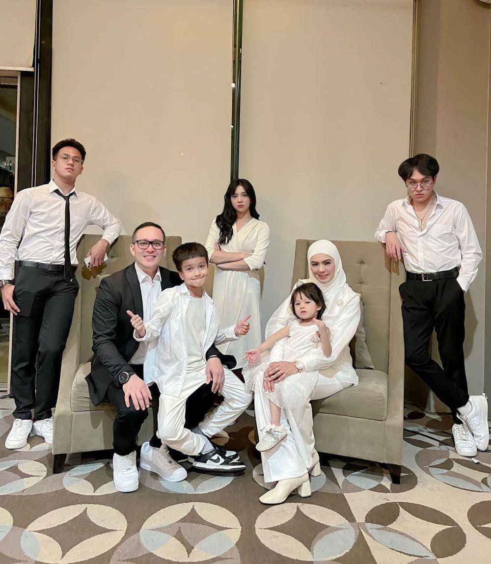 potret keluarga Zee JKT48 (instagram.com/raninyafadli)