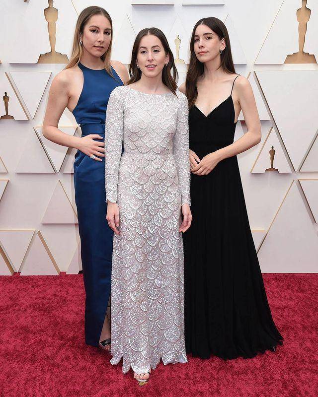 HAIM (instagram.com/haimtheband)