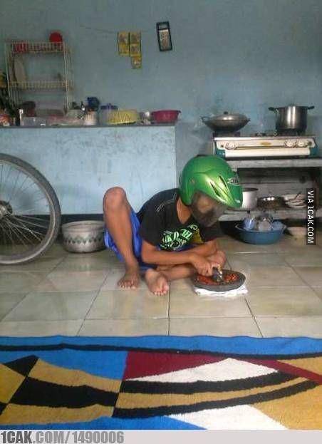 bapak-bapak ambil alih dapur (1cak.com)