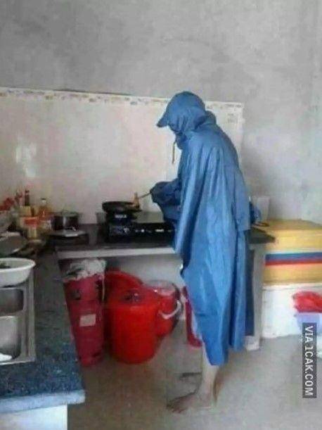 bapak-bapak ambil alih dapur (1cak.com)