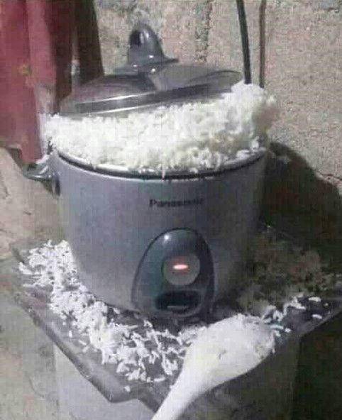 bapak-bapak ambil alih dapur (facebook.com/dodyaritonang)
