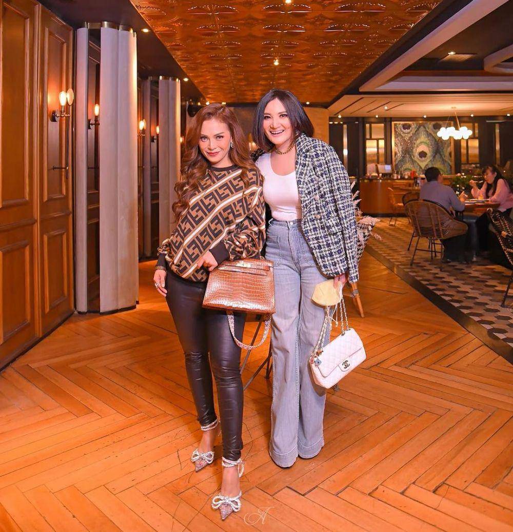 Mix and match celana jeans ala Kiki Amalia (instagram.com/kikiamaliaworld)