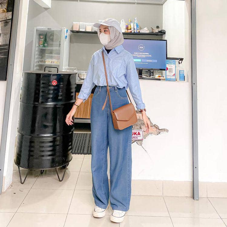 potret Ulya Salsabila yang memakai kemeja (instagram.com/ulyaslsss__)