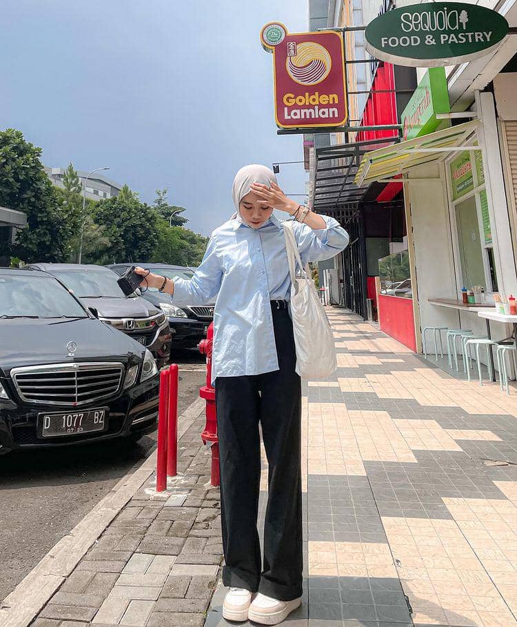 potret Ulya Salsabila yang memakai kemeja (instagram.com/ulyaslsss__)