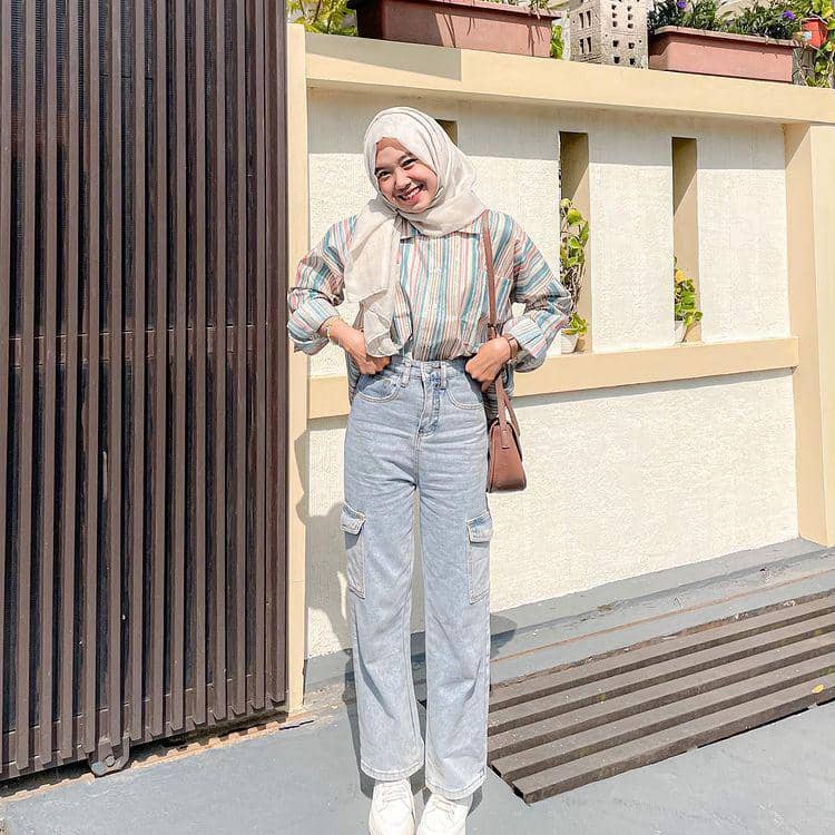 potret Ulya Salsabila yang memakai kemeja (instagram.com/ulyaslsss__)