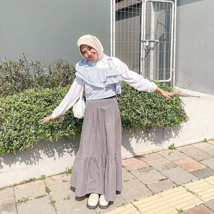 potret Ulya Salsabila yang memakai kemeja (instagram.com/ulyaslsss__)