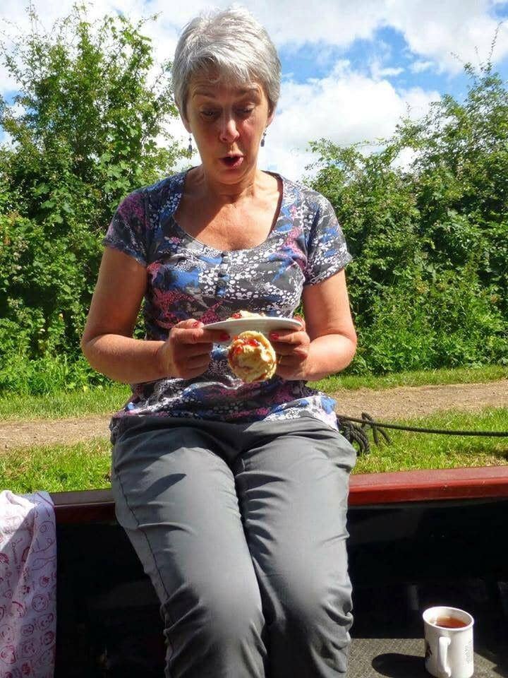 potret foto momen tepat yang bikin ngakak (reddit.com/user/rhi_draw)