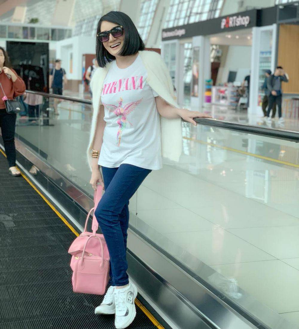 Mix and match celana jeans ala Kiki Amalia (instagram.com/kikiamaliaworld)