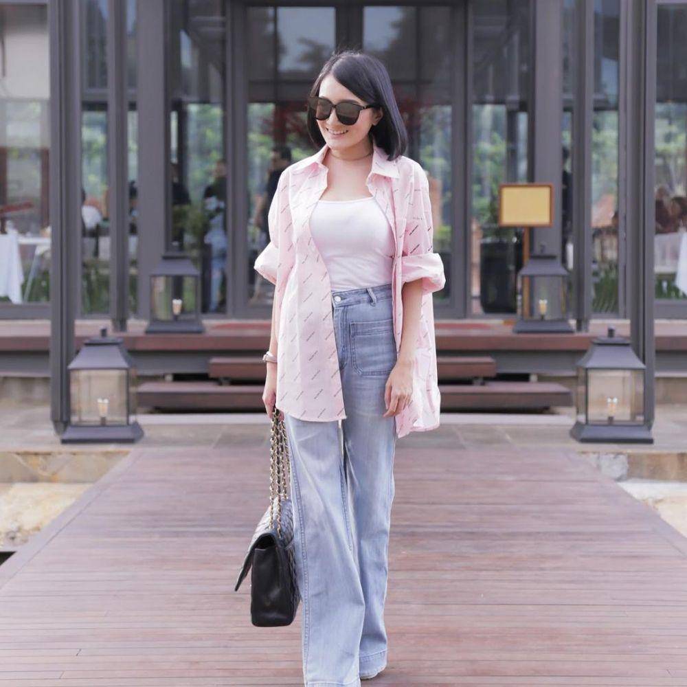 Mix and match celana jeans ala Kiki Amalia (instagram.com/kikiamaliaworld)
