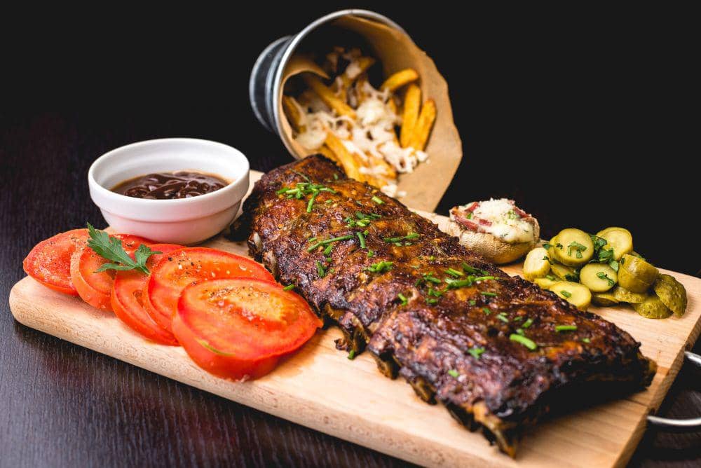 hidangan makanan daging panggang yang menggiurkan (unsplash.com/Alexandru-Bogdan Ghita)