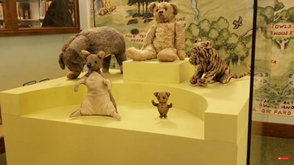 boneka asli karakter Winnie The Pooh (youtube.com/AlannaZingano)